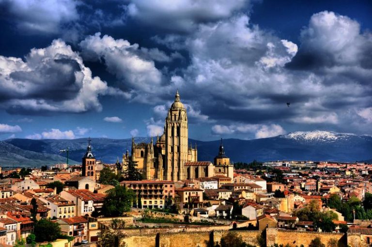 How to get to Segovia from Madrid Cathedral