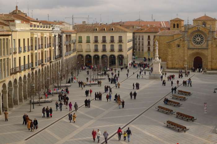 How to get to Avila from Madrid